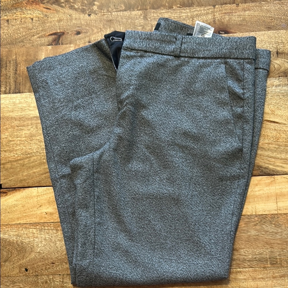 Banana Republic size 10 gray cropped pants. Great condition.